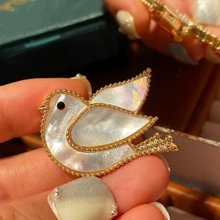 Runge's "Playful Age Reduction" natural mother-of-pearl bird and dove brooch shell and peace dove brooch accessories for women